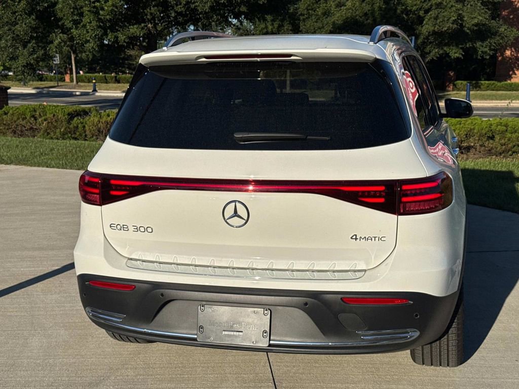Certified 2025 Mercedes-Benz EQB 300 4MATIC image 5
