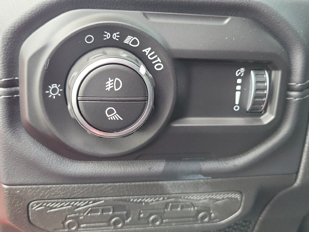 Used 2025 Jeep Gladiator Mojave AWD/4WD image 15