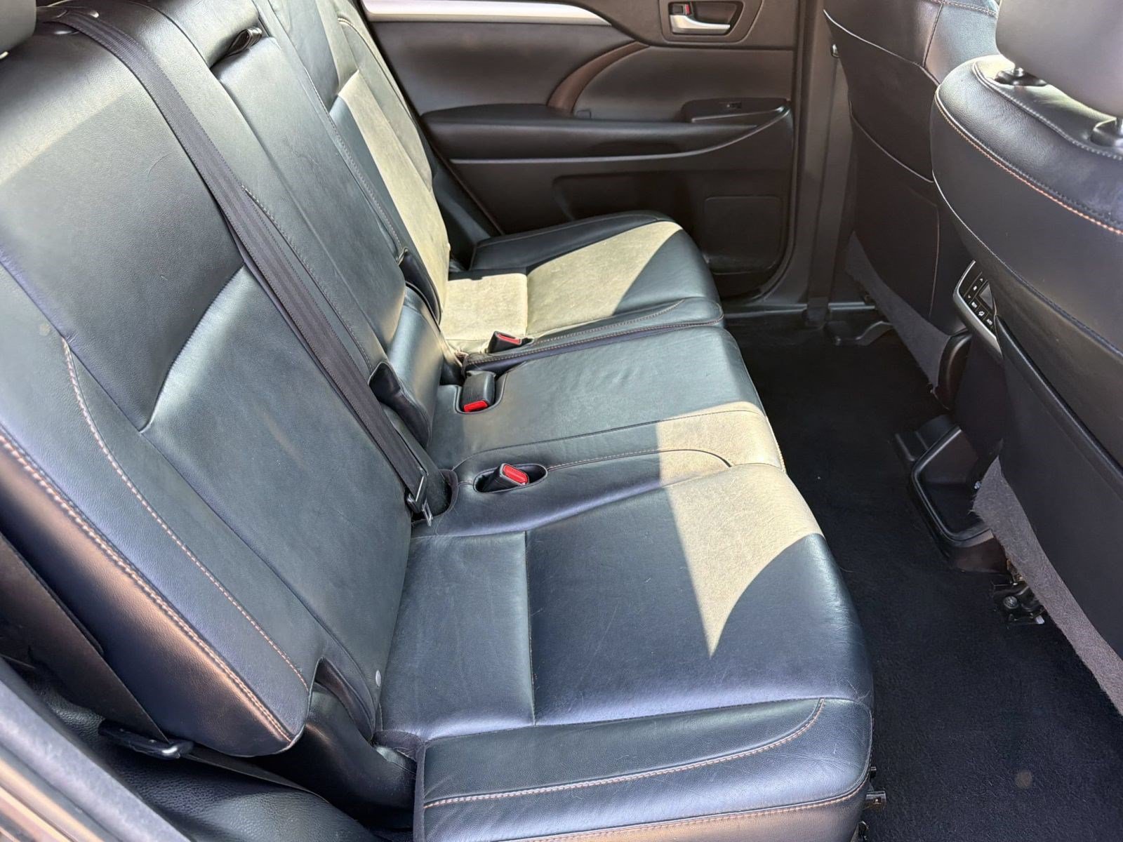 Used 2015 Toyota Highlander XLE FWD image 28