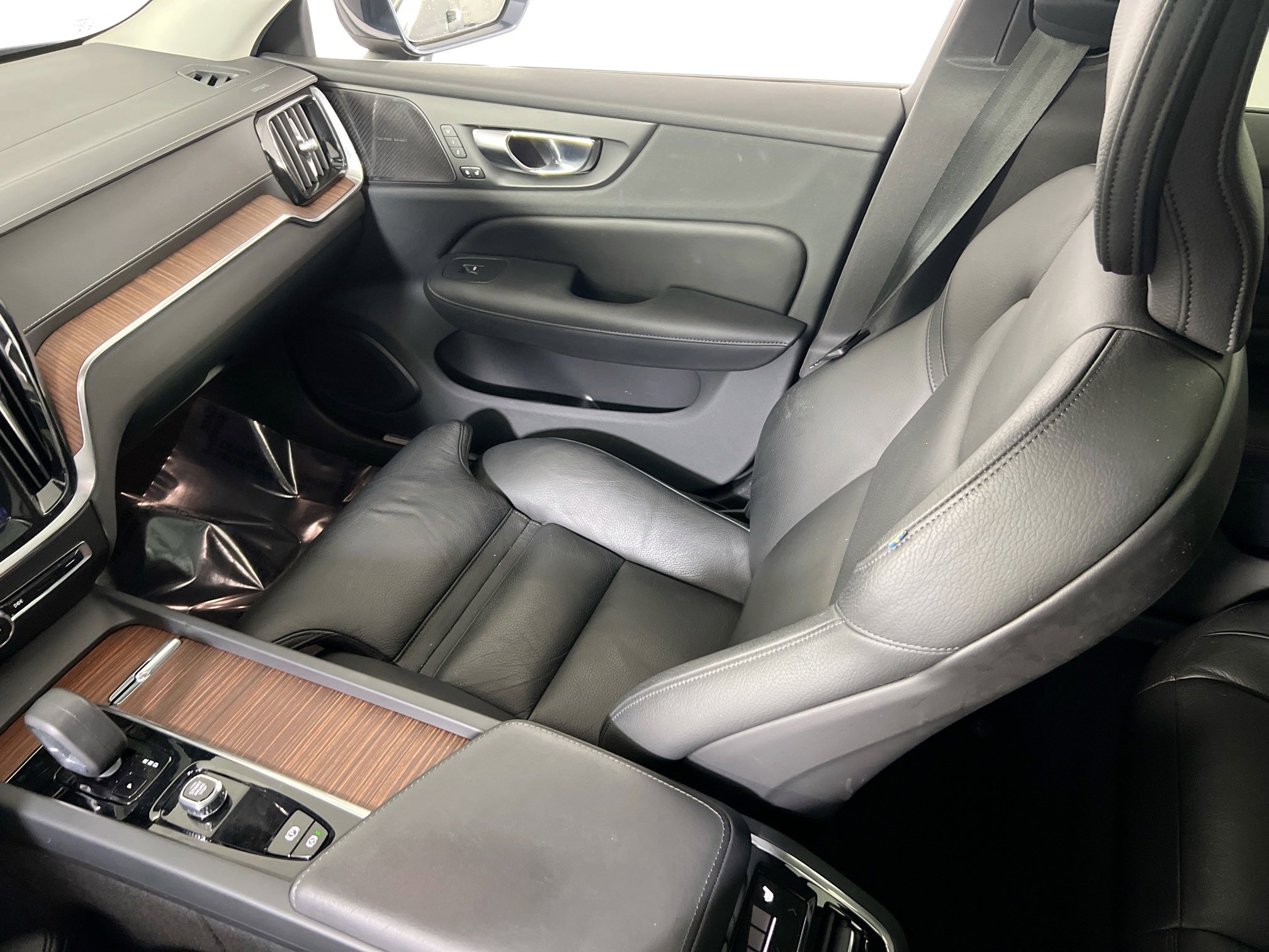 Used 2023 Volvo S60 B5 Ultimate w/ Climate Package image 25