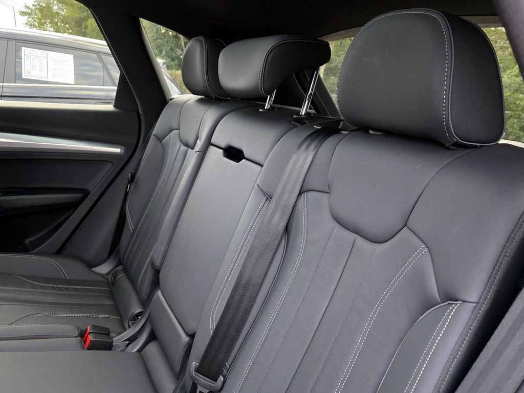 Used 2025 Audi Q5 2.0T Premium image 31