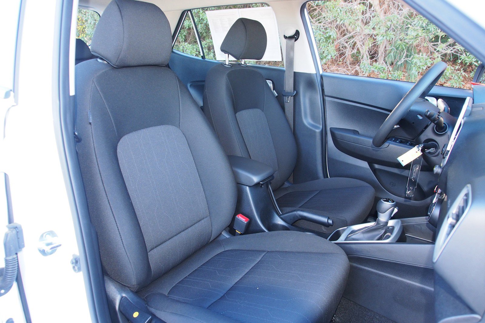 Used 2025 Hyundai Venue SE image 11