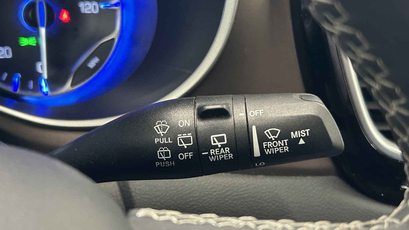 Used 2023 Chrysler Voyager LX image 25