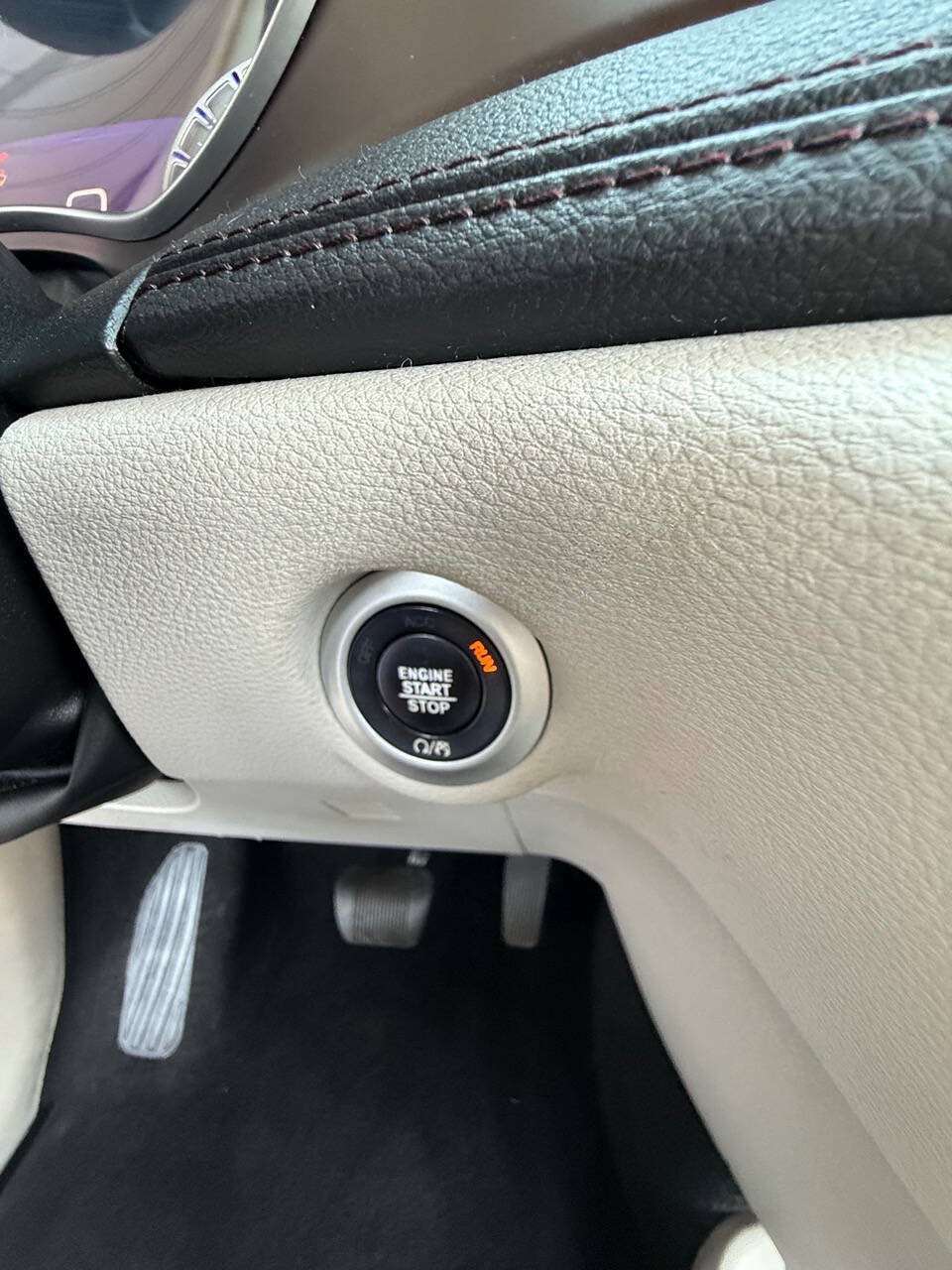 Used 2018 Chrysler Pacifica Limited w/ Tire & Wheel Group FWD image 21