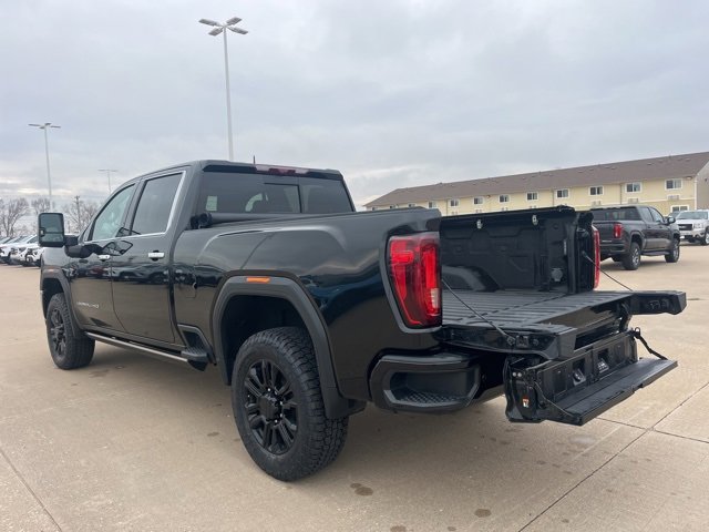 Used 2023 GMC Sierra 3500 Denali w/ Denali Black Diamond Edition image 8