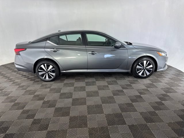 Certified 2021 Nissan Altima 2.5 SV w/ SV Premium Package AWD/4WD image 4