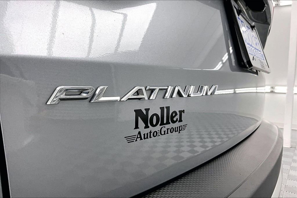 Used 2023 Ford Escape Platinum image 8