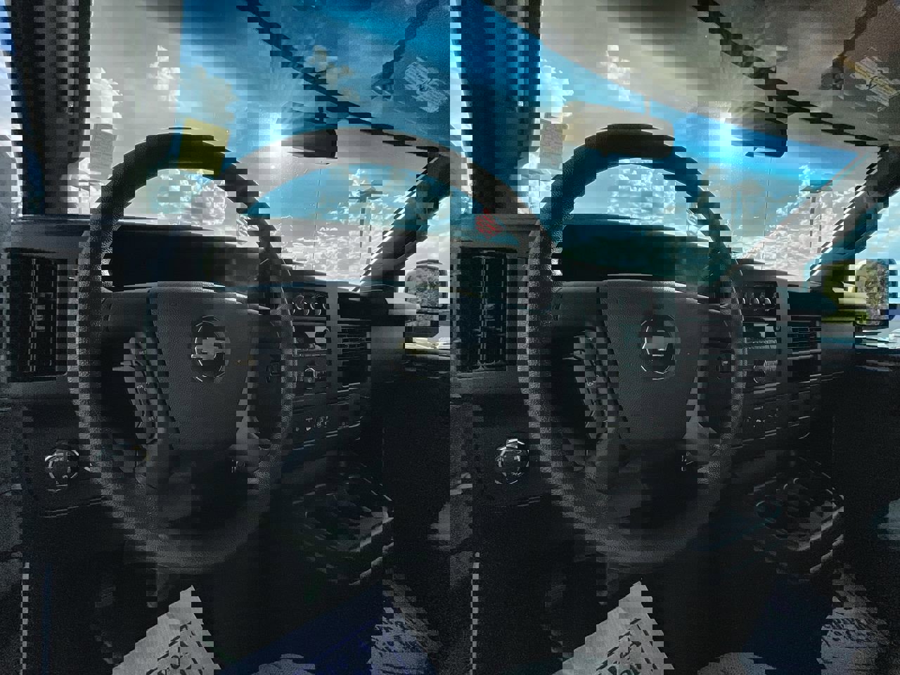 Used 2022 Chevrolet Express 3500 LS image 2