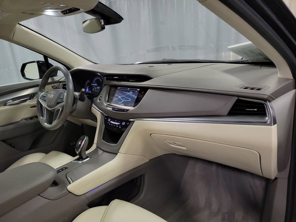 Used 2017 Cadillac XT5 Luxury image 27