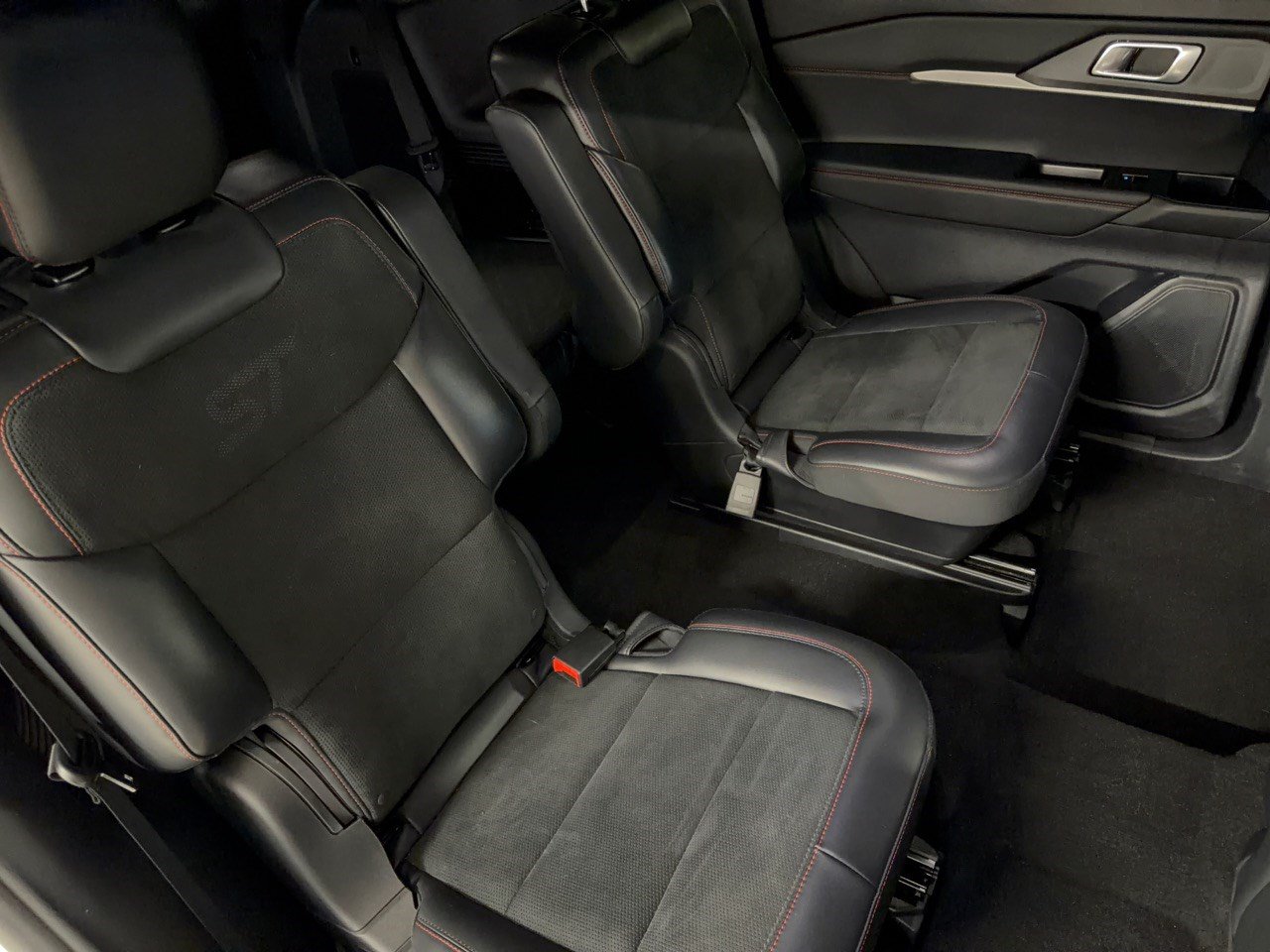 Used 2025 Ford Explorer ST AWD/4WD image 29