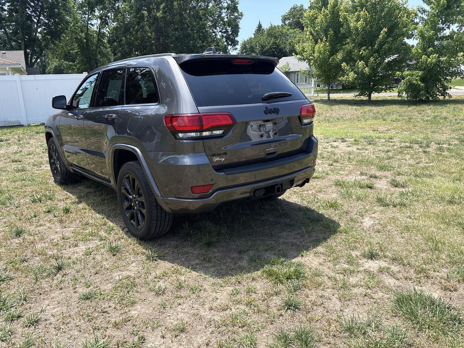 Used 2019 Jeep Grand Cherokee Altitude AWD/4WD image 7