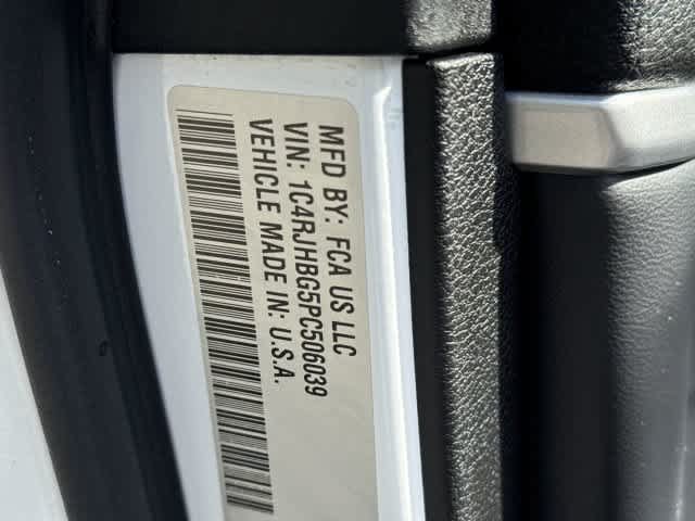 Used 2023 Jeep Grand Cherokee Limited w/ Luxury Tech Group II AWD/4WD image 32