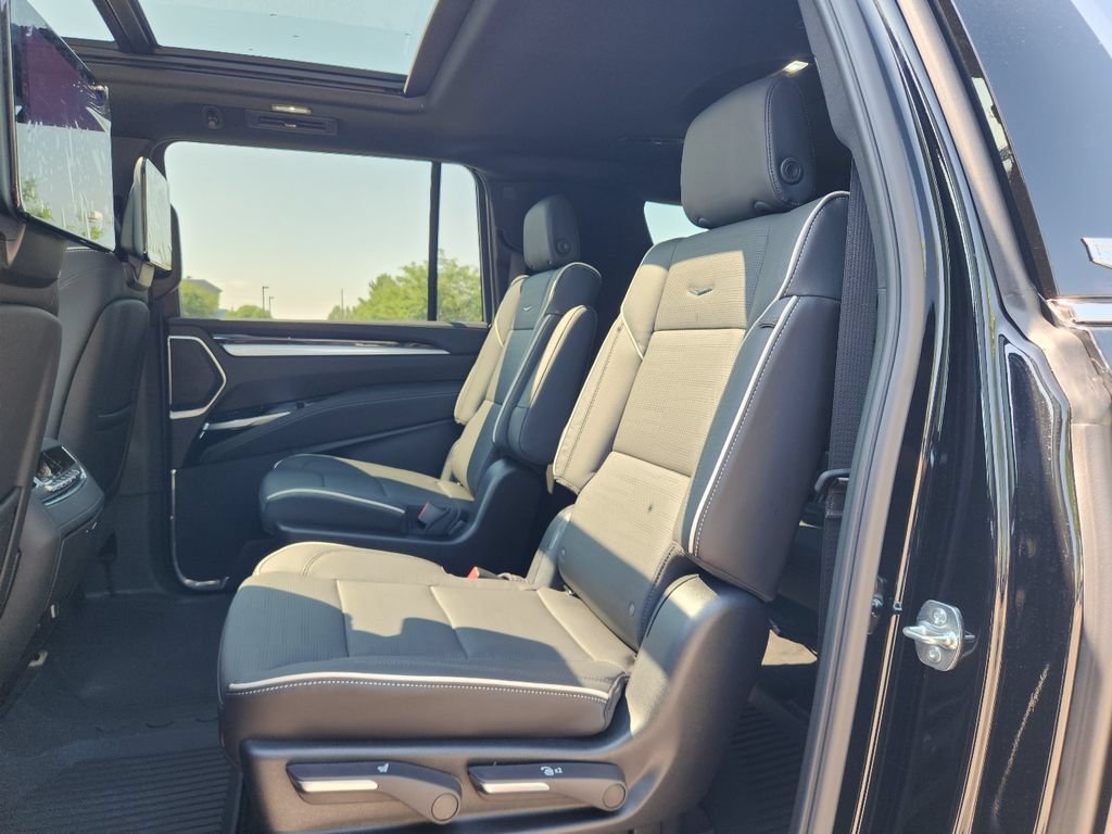 New 2026 Cadillac Escalade ESV Luxury w/ Touring Package AWD/4WD image 4