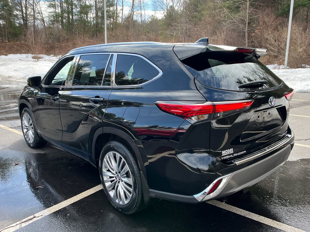 Used 2023 Toyota Highlander Platinum image 3