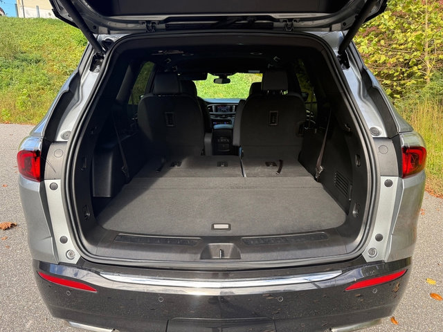 Used 2024 Buick Enclave Essence image 20