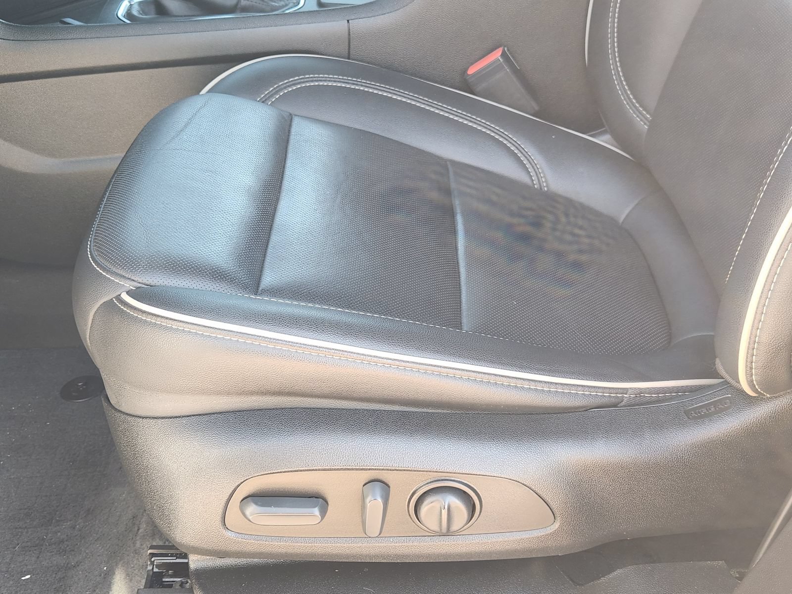 Used 2023 Chevrolet Traverse Premier w/ Redline Edition FWD image 27