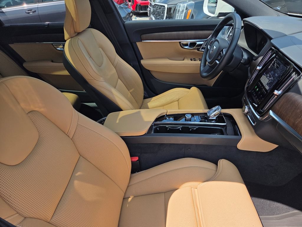 Used 2025 Volvo V90 B6 Cross Country Ultra w/ Protection Package Premier AWD/4WD image 28