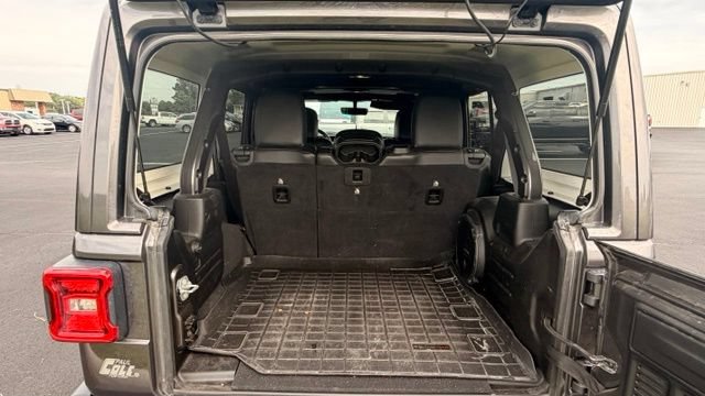 Used 2018 Jeep Wrangler Unlimited Sahara AWD/4WD image 13