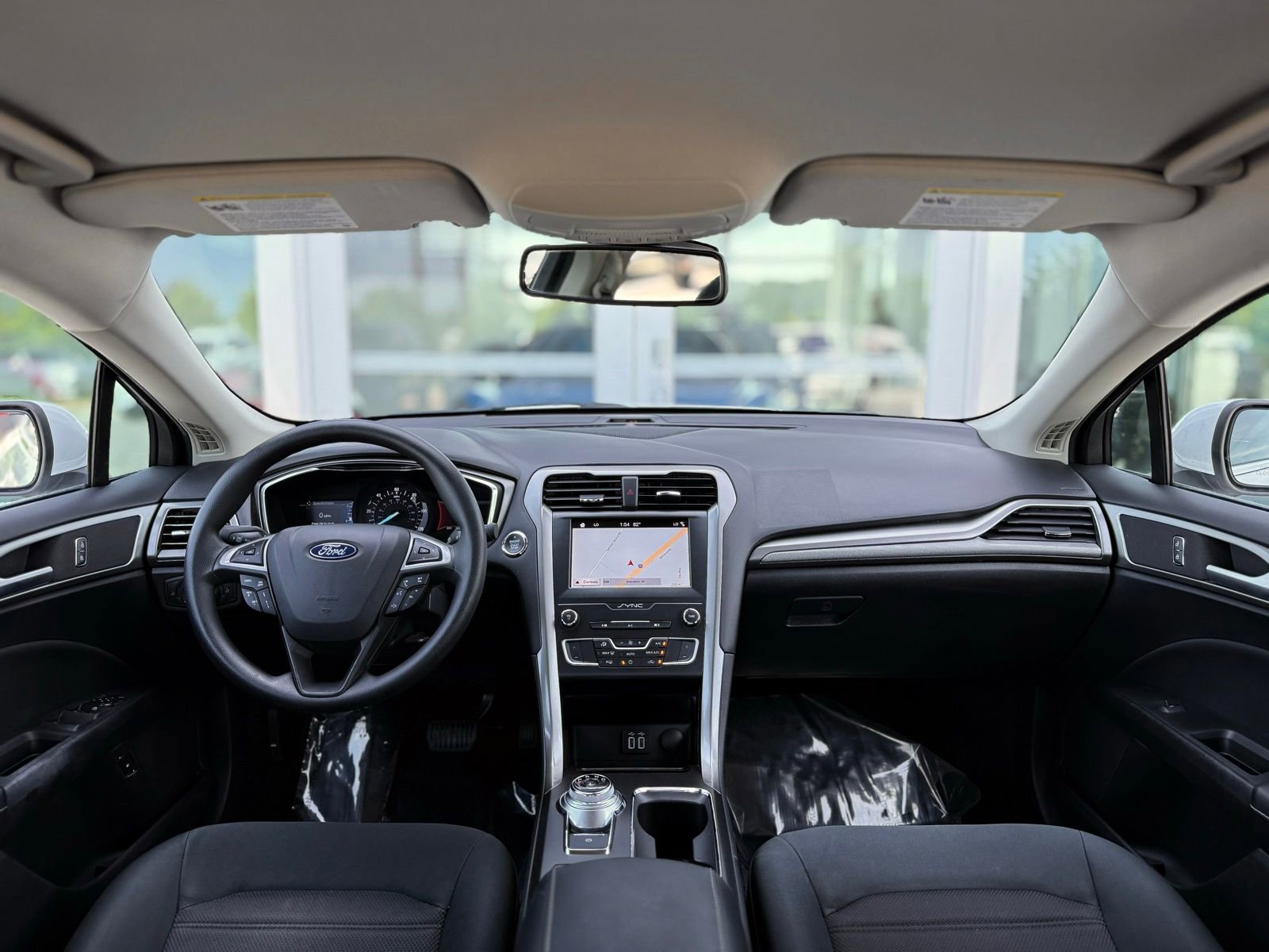 Used 2019 Ford Fusion SE FWD image 2