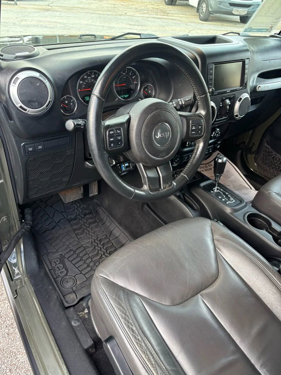 Used 2015 Jeep Wrangler Unlimited Rubicon w/ Connectivity Group image 13