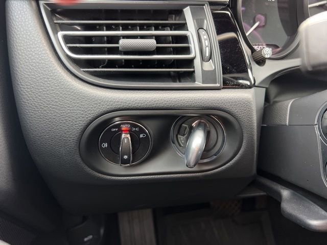 Used 2023 Porsche Macan image 17