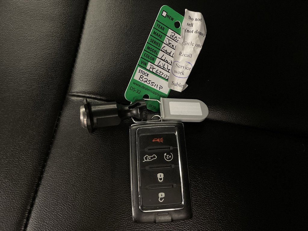 Used 2023 Jeep Grand Cherokee Limited image 30