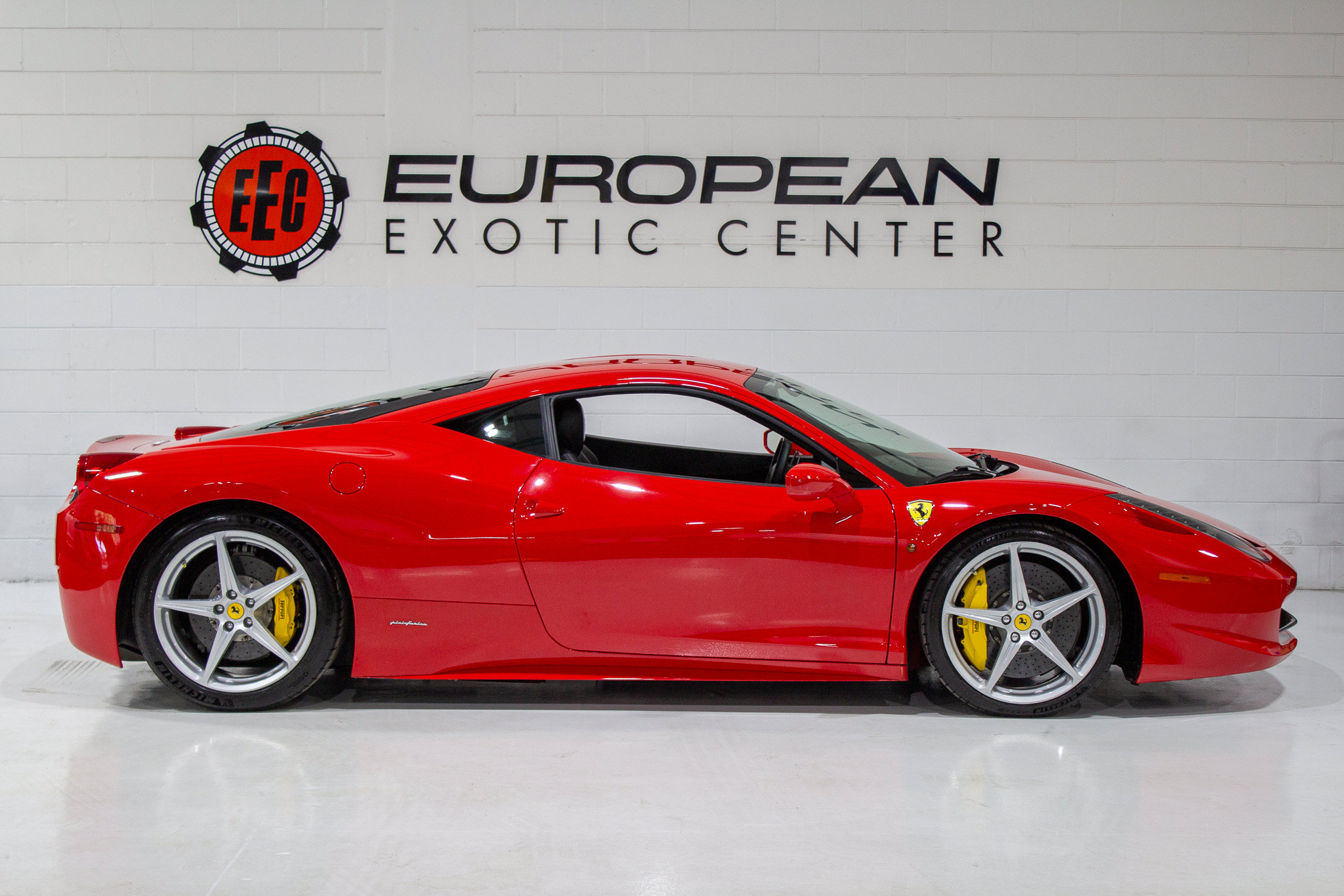 Used 2014 Ferrari 458 Italia Coupe RWD image 3