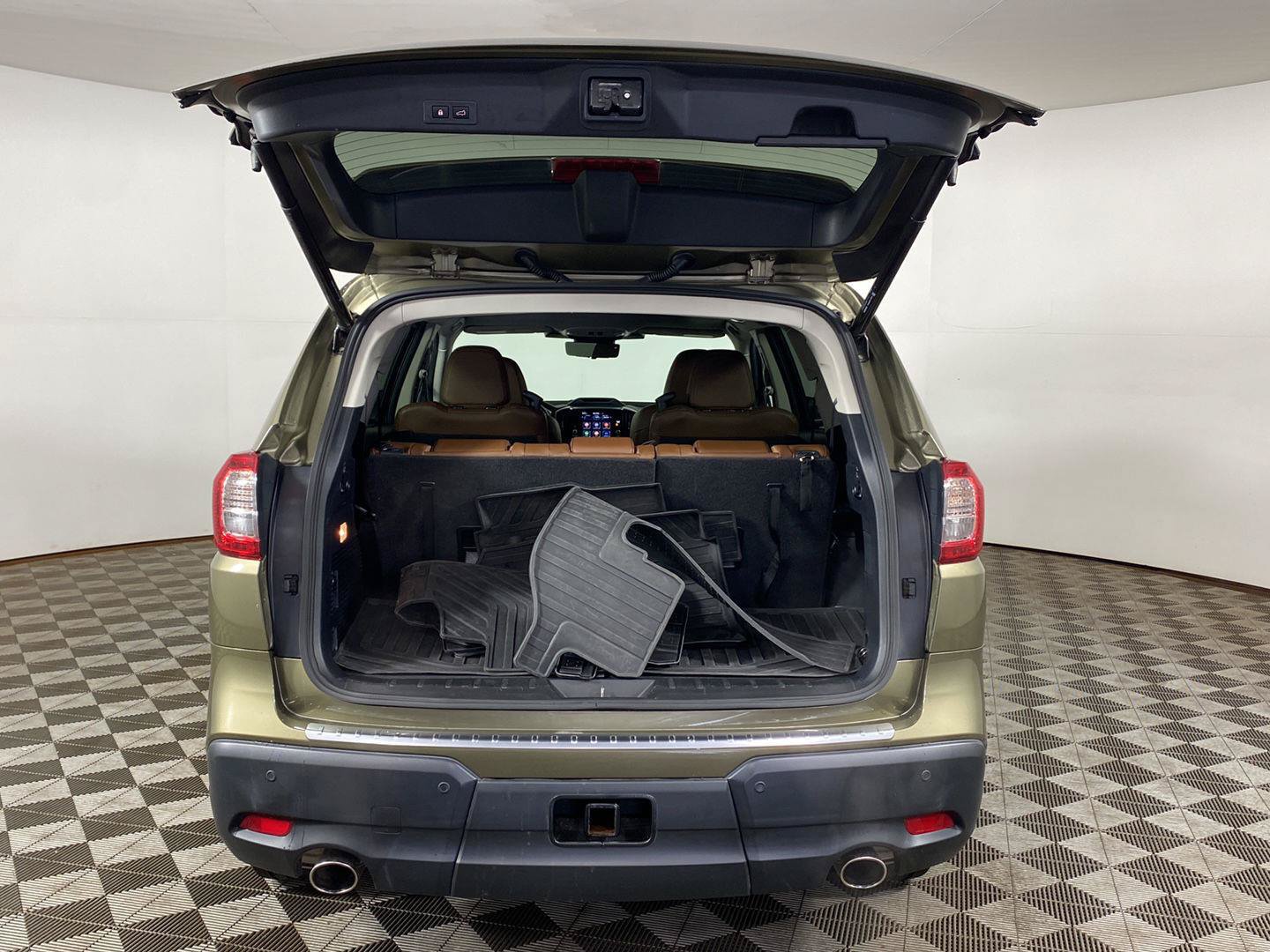 Used 2023 Subaru Ascent Touring AWD/4WD image 7