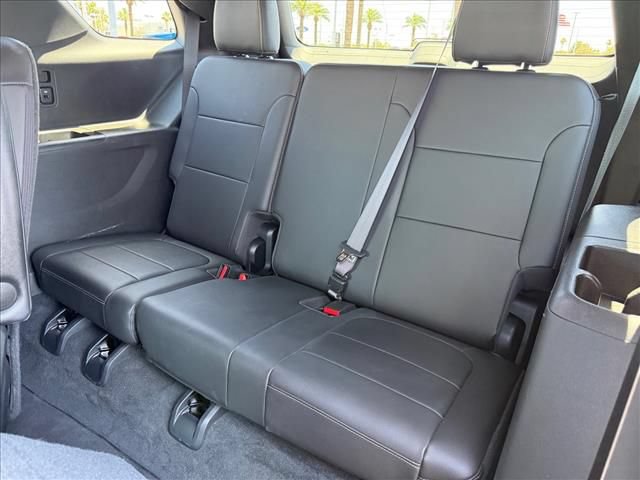 Certified 2023 Chevrolet Traverse LT FWD image 10