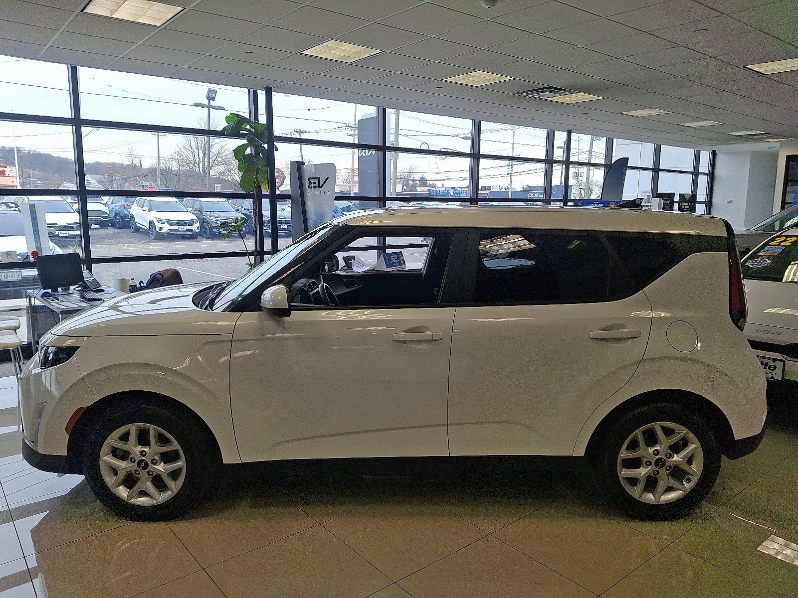 Certified 2023 Kia Soul LX w/ LX Technology Package image 7