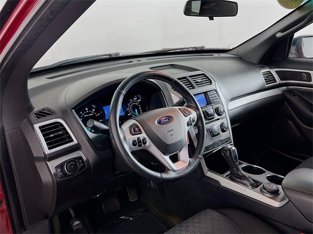 Used 2014 Ford Explorer XLT image 31