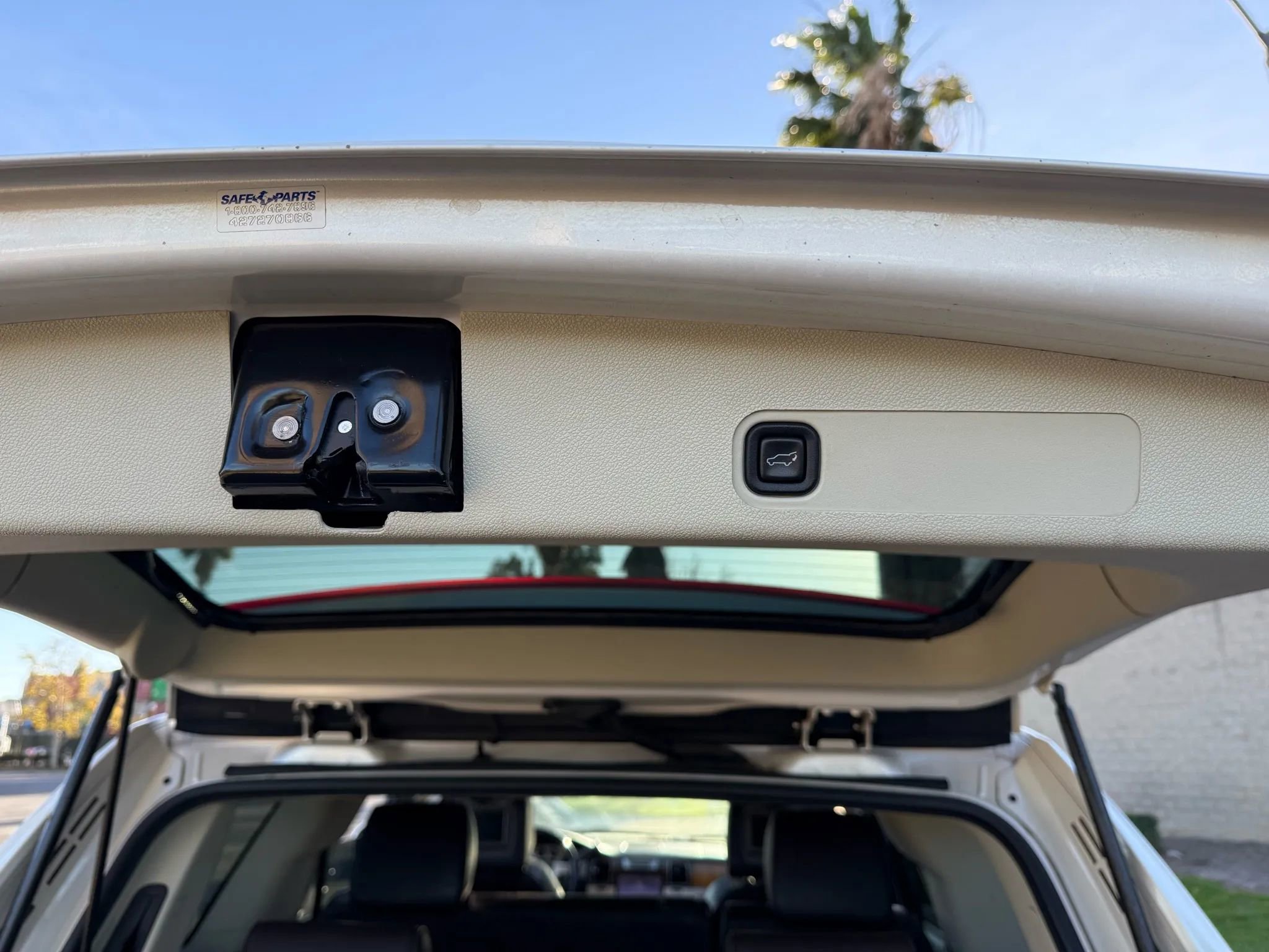 Used 2013 Cadillac Escalade Platinum image 27