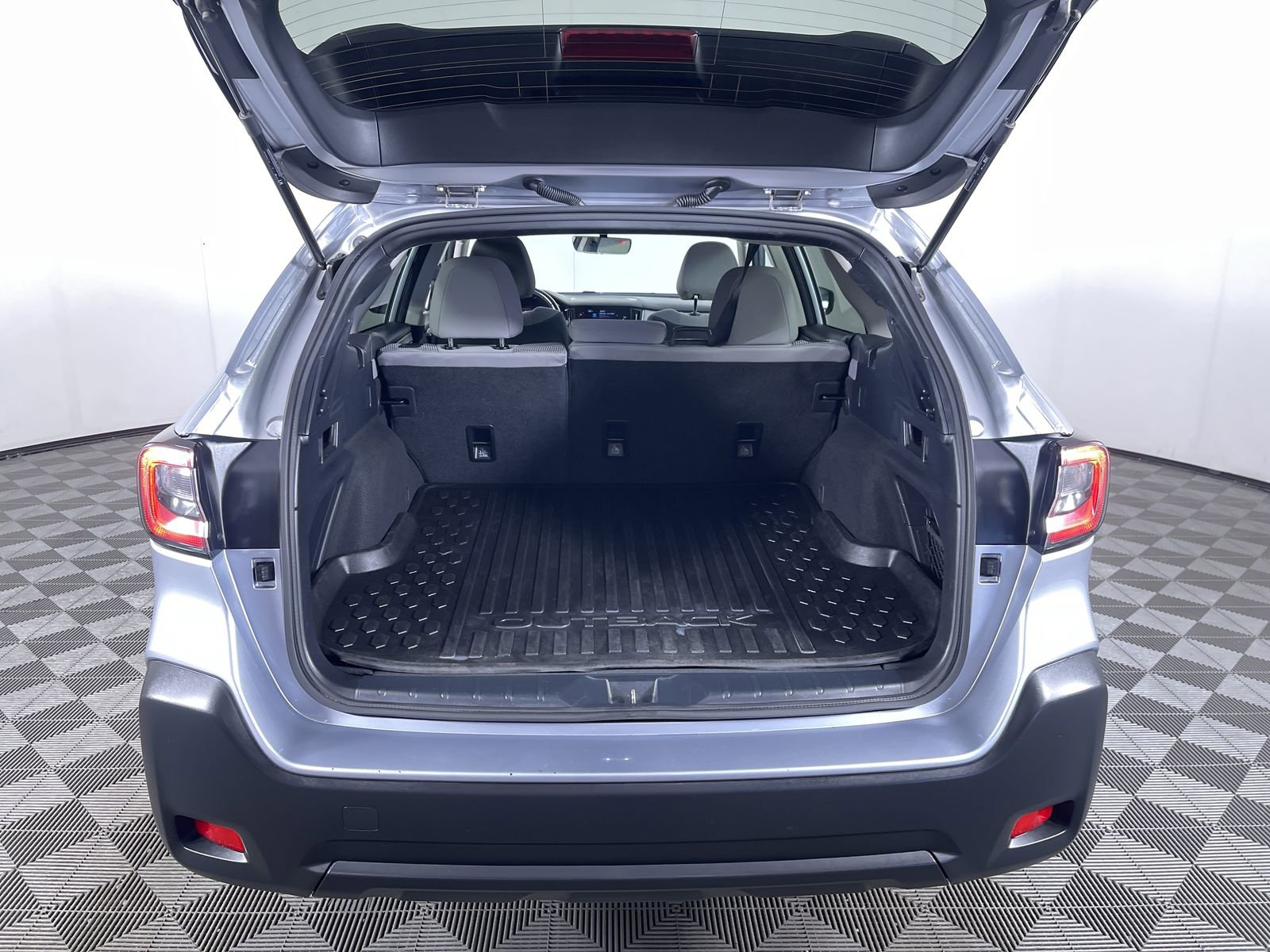 Used 2024 Subaru Outback Premium AWD/4WD image 24