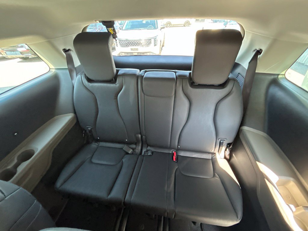 Certified 2026 Kia Carnival LX FWD image 25