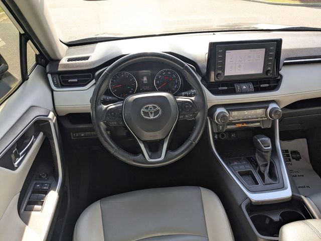 Used 2019 Toyota RAV4 XLE Premium image 28