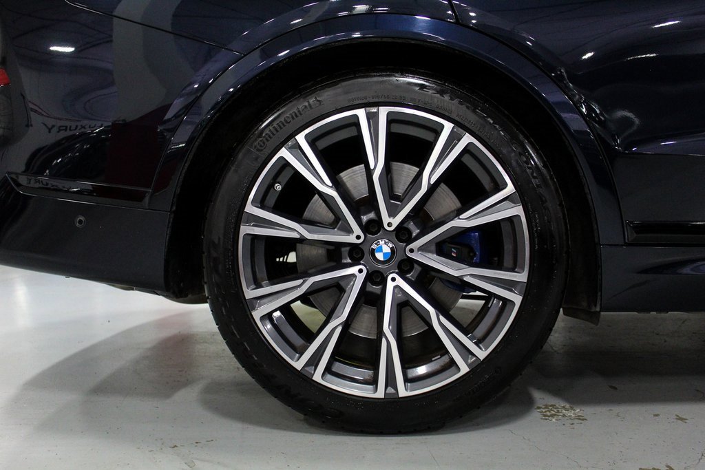 Used 2022 BMW X7 M50i w/ Dynamic Handling Package image 39