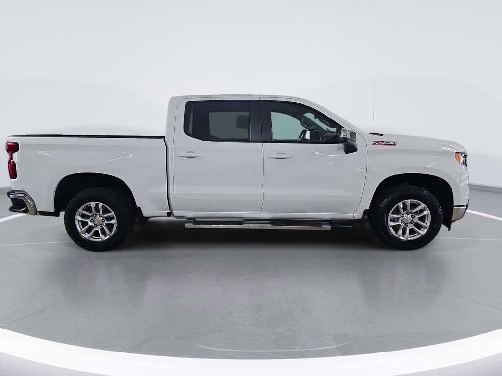 Used 2023 Chevrolet Silverado 1500 LT AWD/4WD image 2