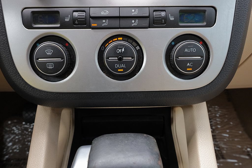 Used 2008 Volkswagen Eos 2.0T FWD image 39