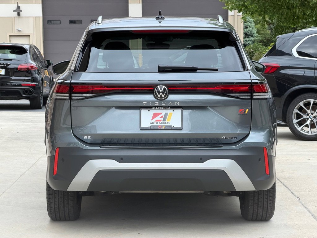 Used 2025 Volkswagen Tiguan SE AWD/4WD image 9