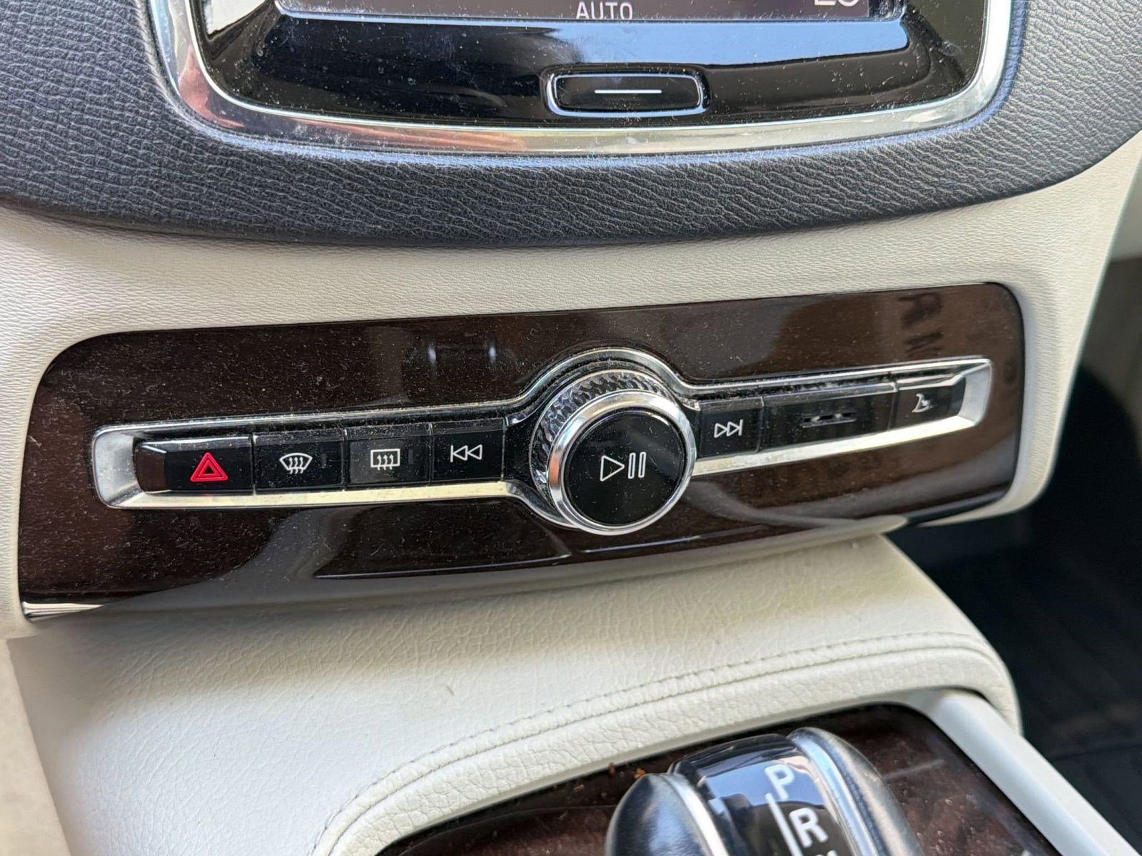 Used 2016 Volvo XC90 T6 Momentum image 18