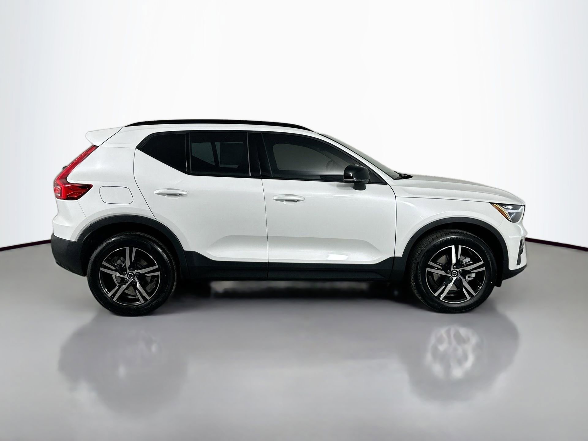 New 2026 Volvo XC40 B4 Core FWD image 5