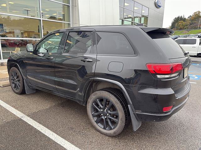 Used 2021 Jeep Grand Cherokee Laredo X AWD/4WD image 3
