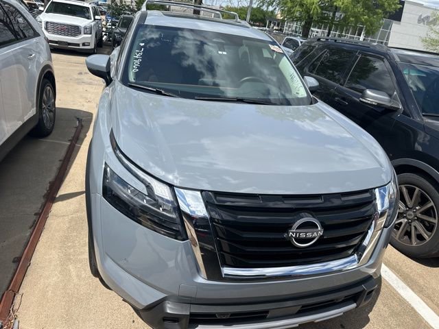 Used 2025 Nissan Pathfinder Platinum image 2