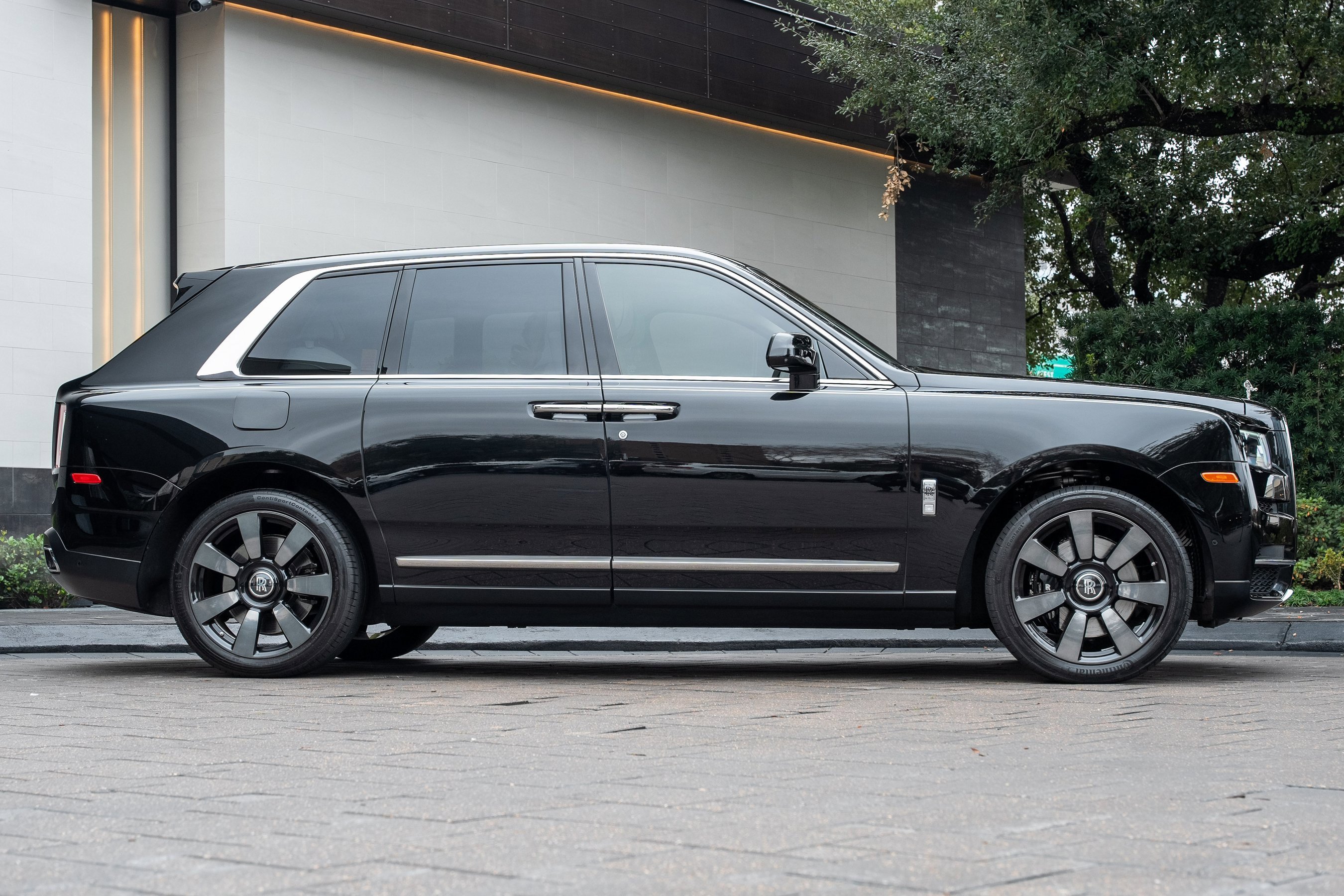 Used 2023 Rolls-Royce Cullinan w/ Cullinan Package image 5