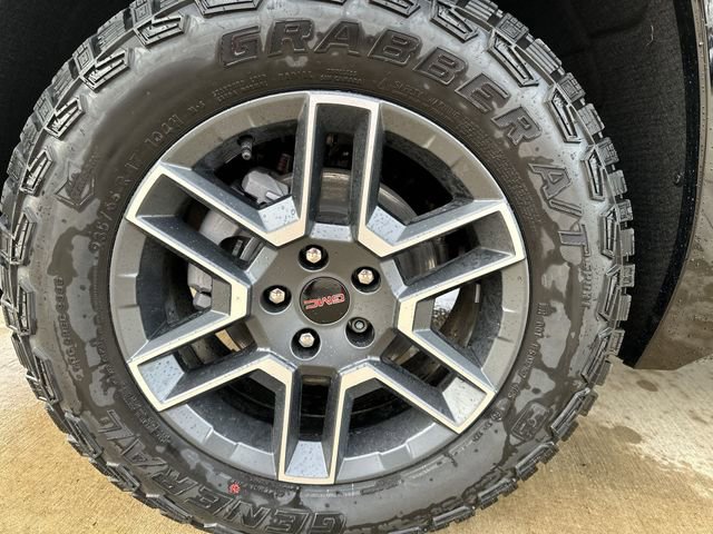New 2026 GMC Terrain AT4 w/ LPO, Floor Liner Package image 21