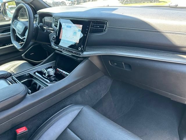 Used 2024 Jeep Wagoneer L Series II w/ Flexible Seating Group AWD/4WD image 9