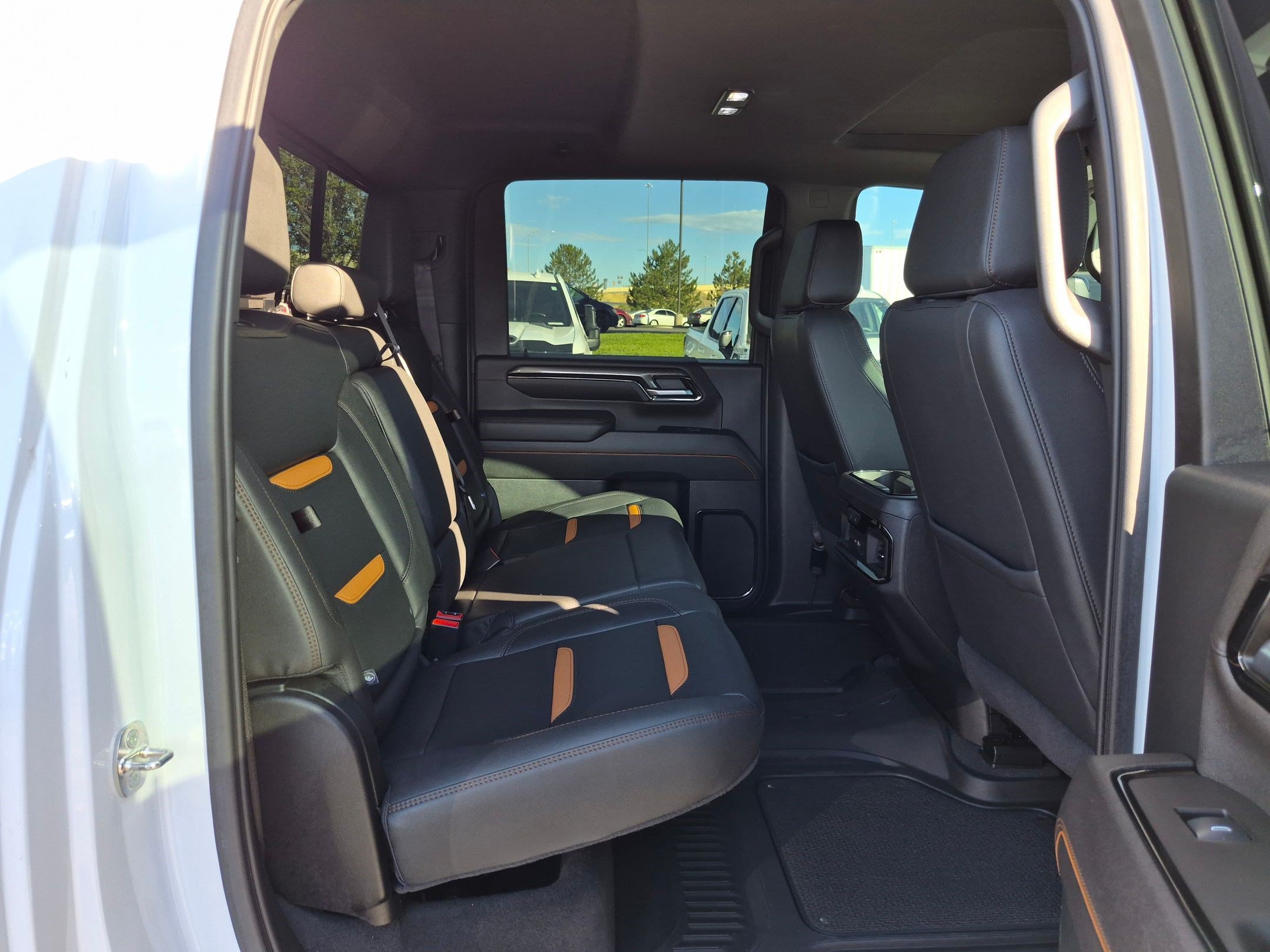 Used 2024 GMC Sierra 3500 AT4 w/ Technology Package AWD/4WD image 34