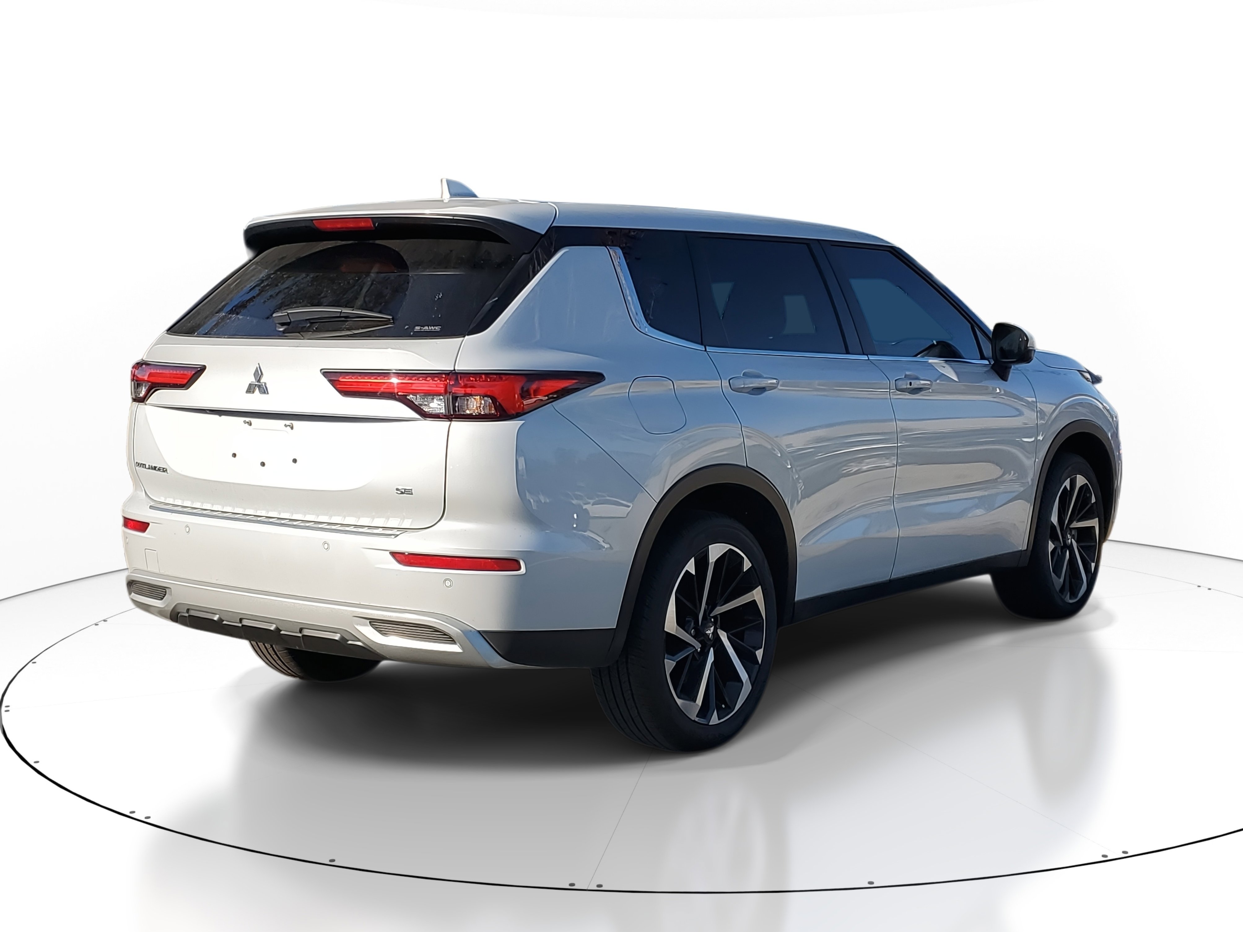 Used 2024 Mitsubishi Outlander SE image 5