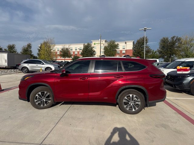 Used 2026 Toyota Highlander XLE AWD/4WD image 5