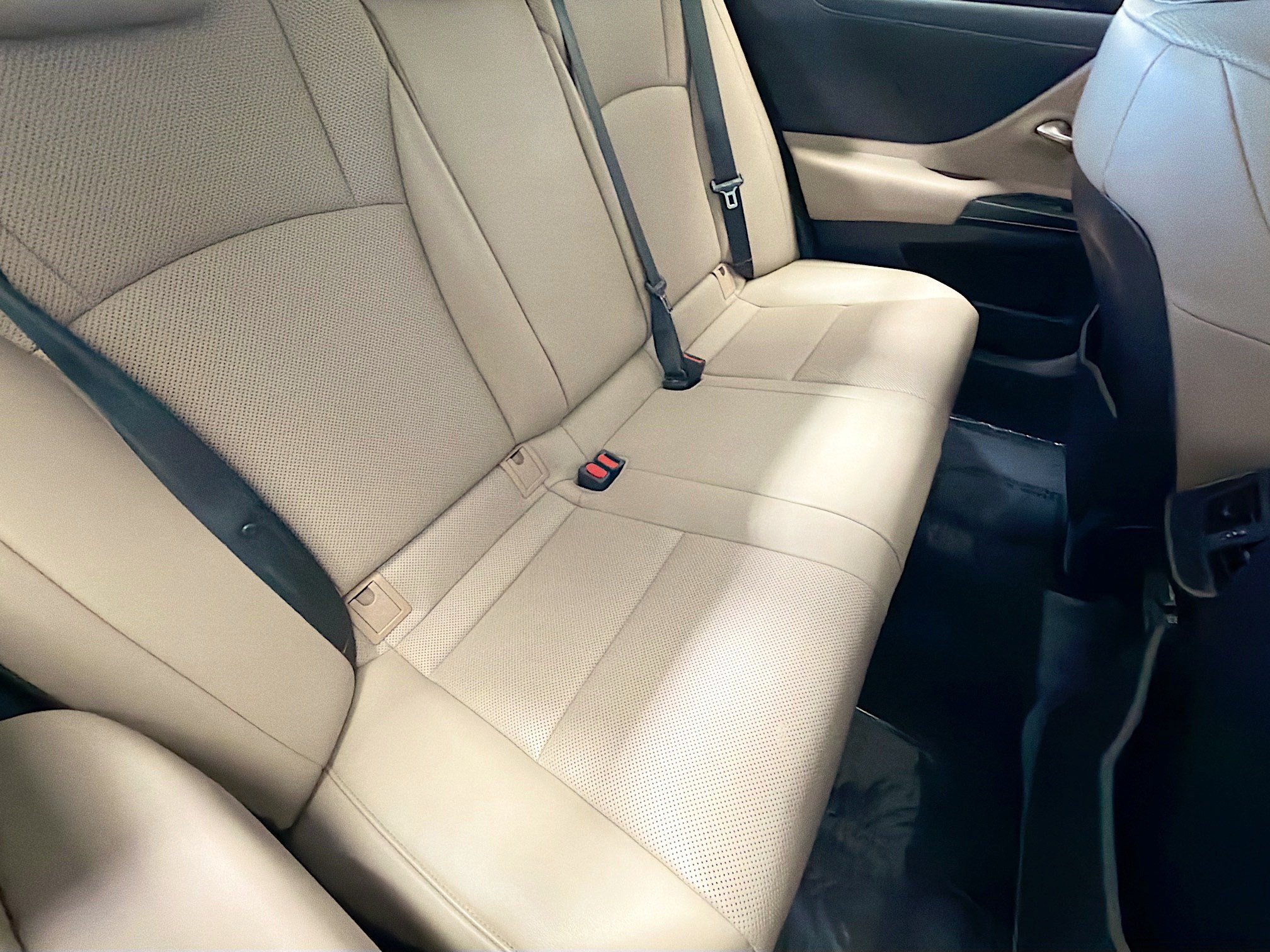 Used 2020 Lexus ES 300h w/ Premium Package FWD image 14